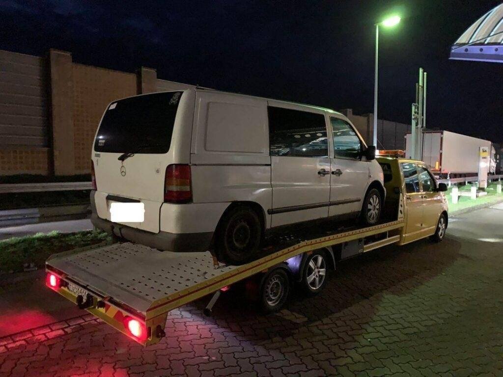 Świecko i Słubice to ważne punkty na mapie, a my oferujemy szybką i profesjonalną pomoc drogową w tych regionach. Potrzebujesz lawety? Skontaktuj się z nami!