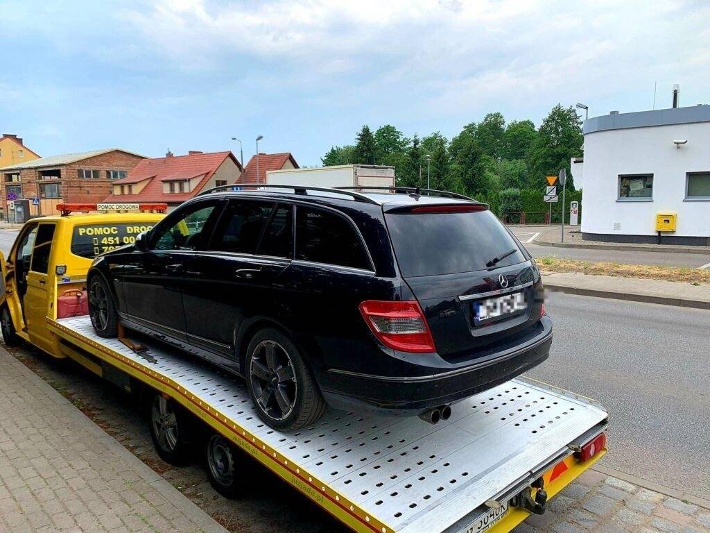 Nasza pomoc drogowa działa w całych Niemczech, w tym w miastach takich jak Berlin, Magdeburg, Hanower i Hamburg. Gdy potrzebujesz lawety lub holowania na autostradzie A12, A10, A2, jesteśmy gotowi Ci pomóc!